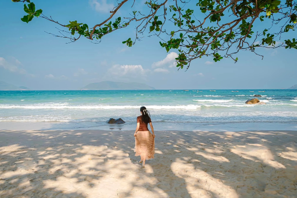 Explore Bay Canh Island, Con Dao Tour - photo 1